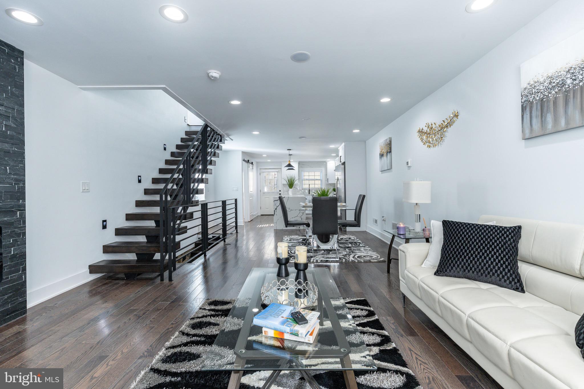 PORT RICHMOND - Residential Lease