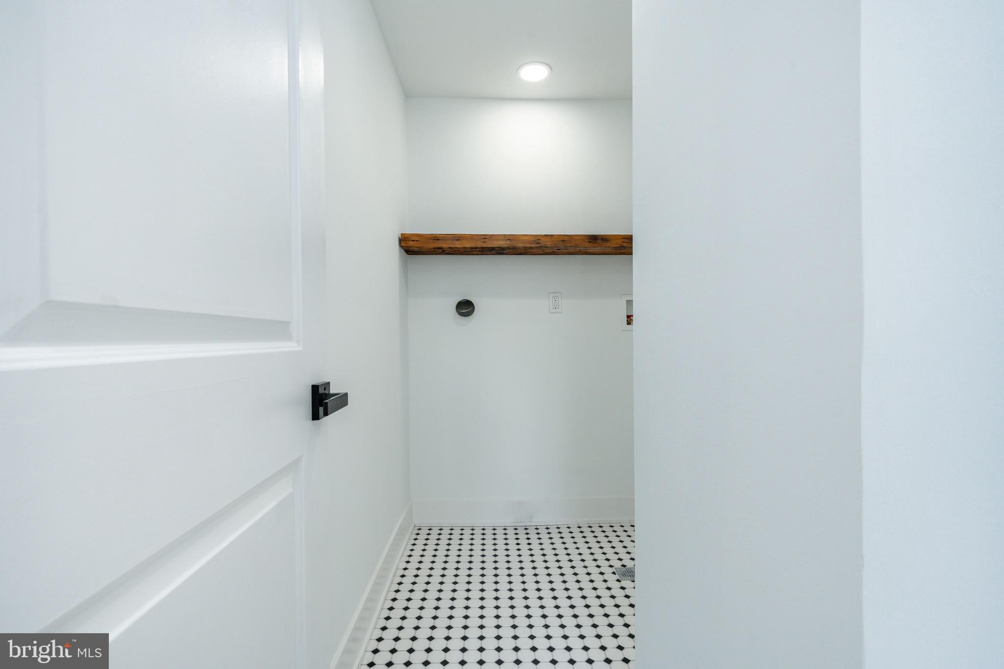 PORT RICHMOND - Residential Lease