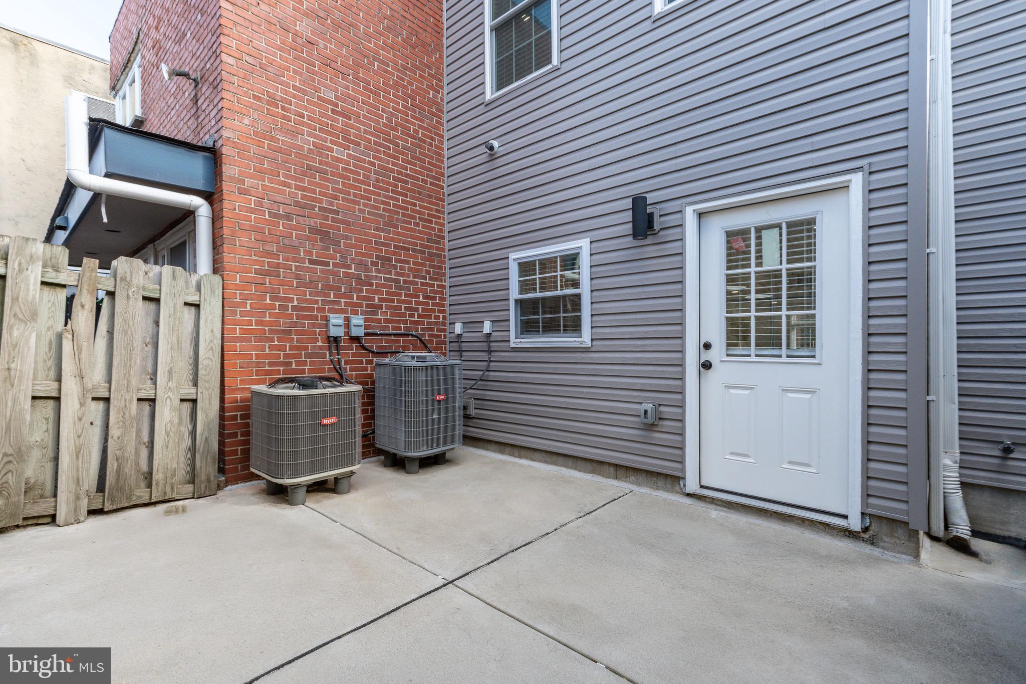 PORT RICHMOND - Residential Lease