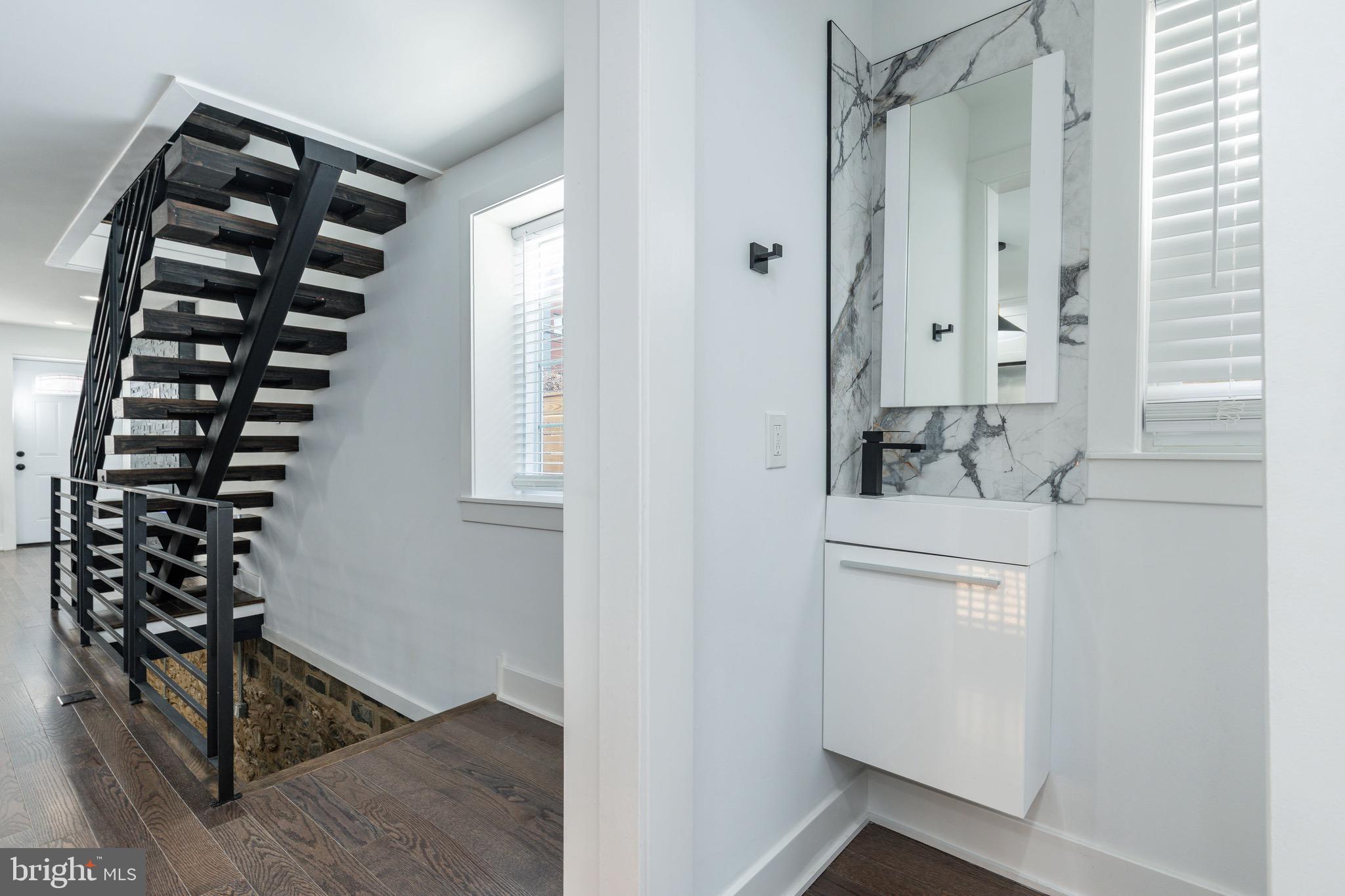 PORT RICHMOND - Residential Lease