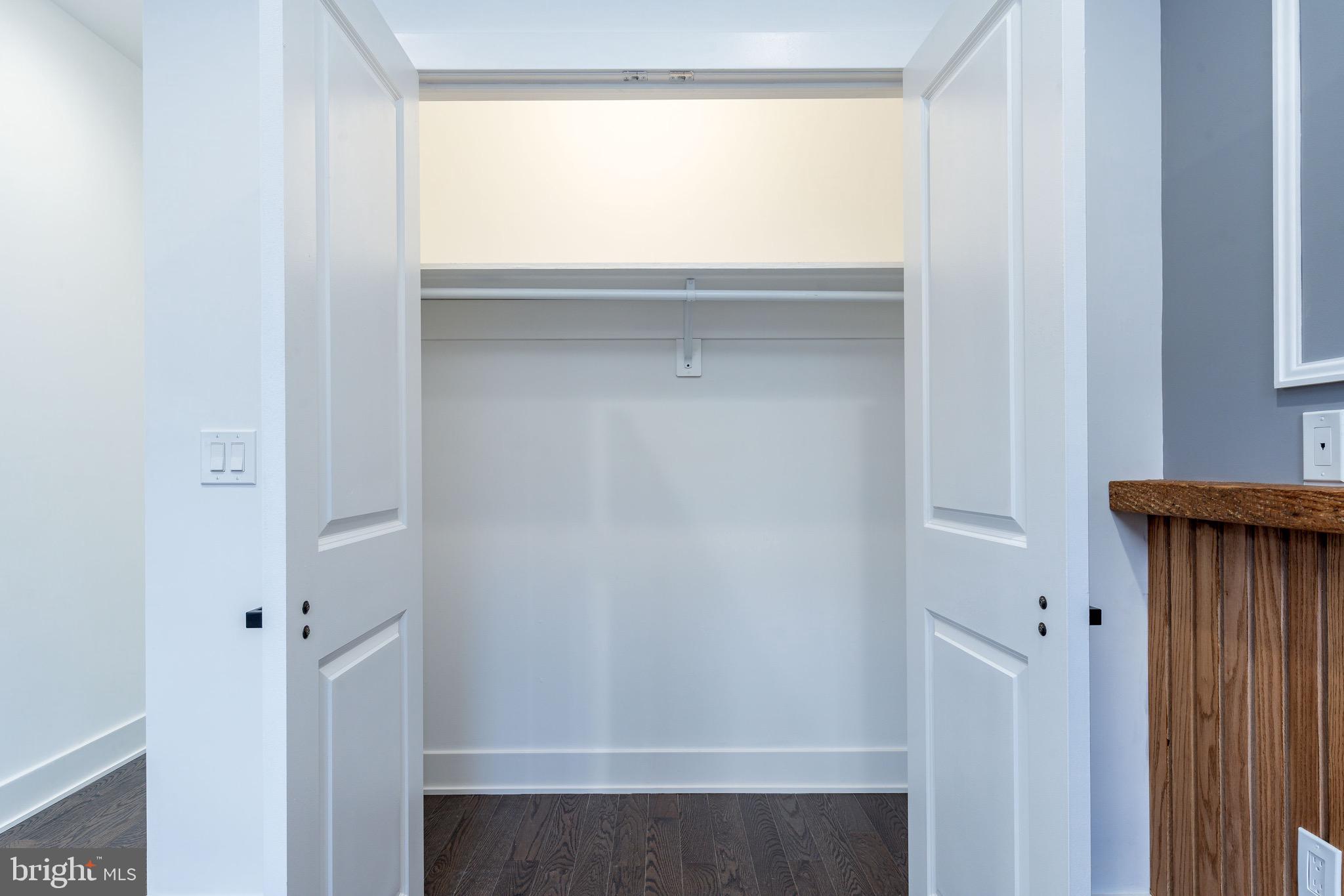 PORT RICHMOND - Residential Lease