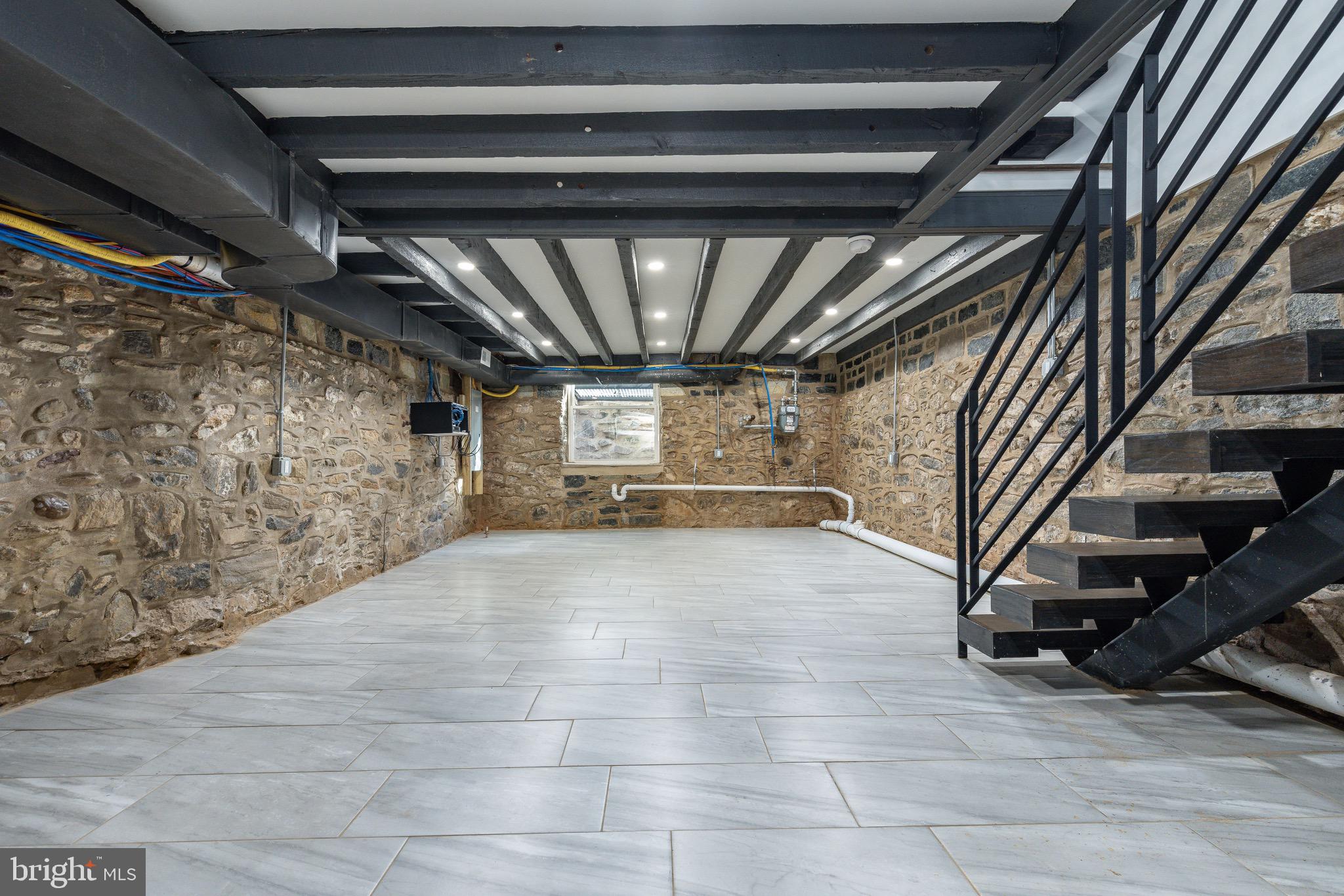 PORT RICHMOND - Residential Lease