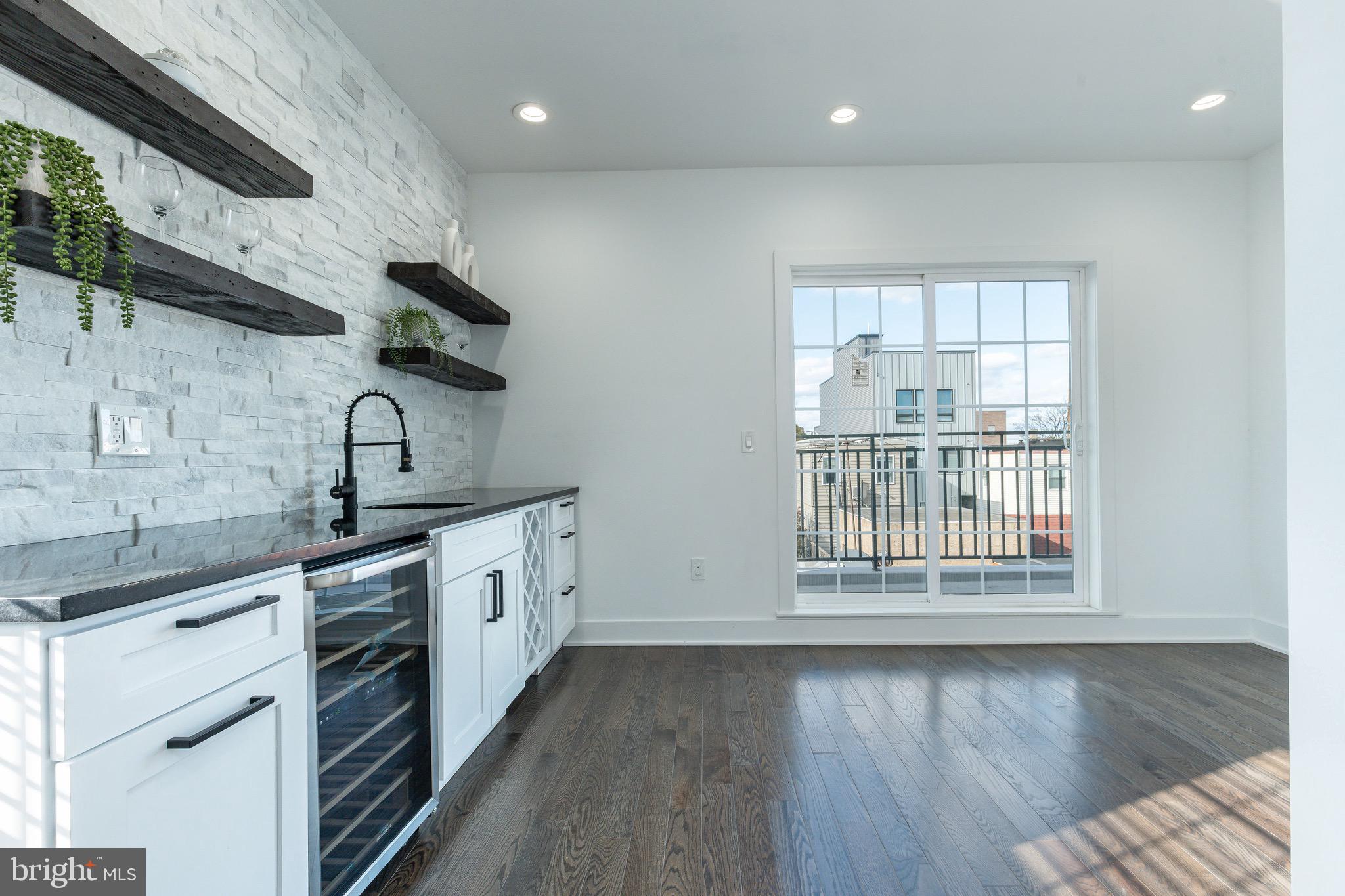 PORT RICHMOND - Residential Lease