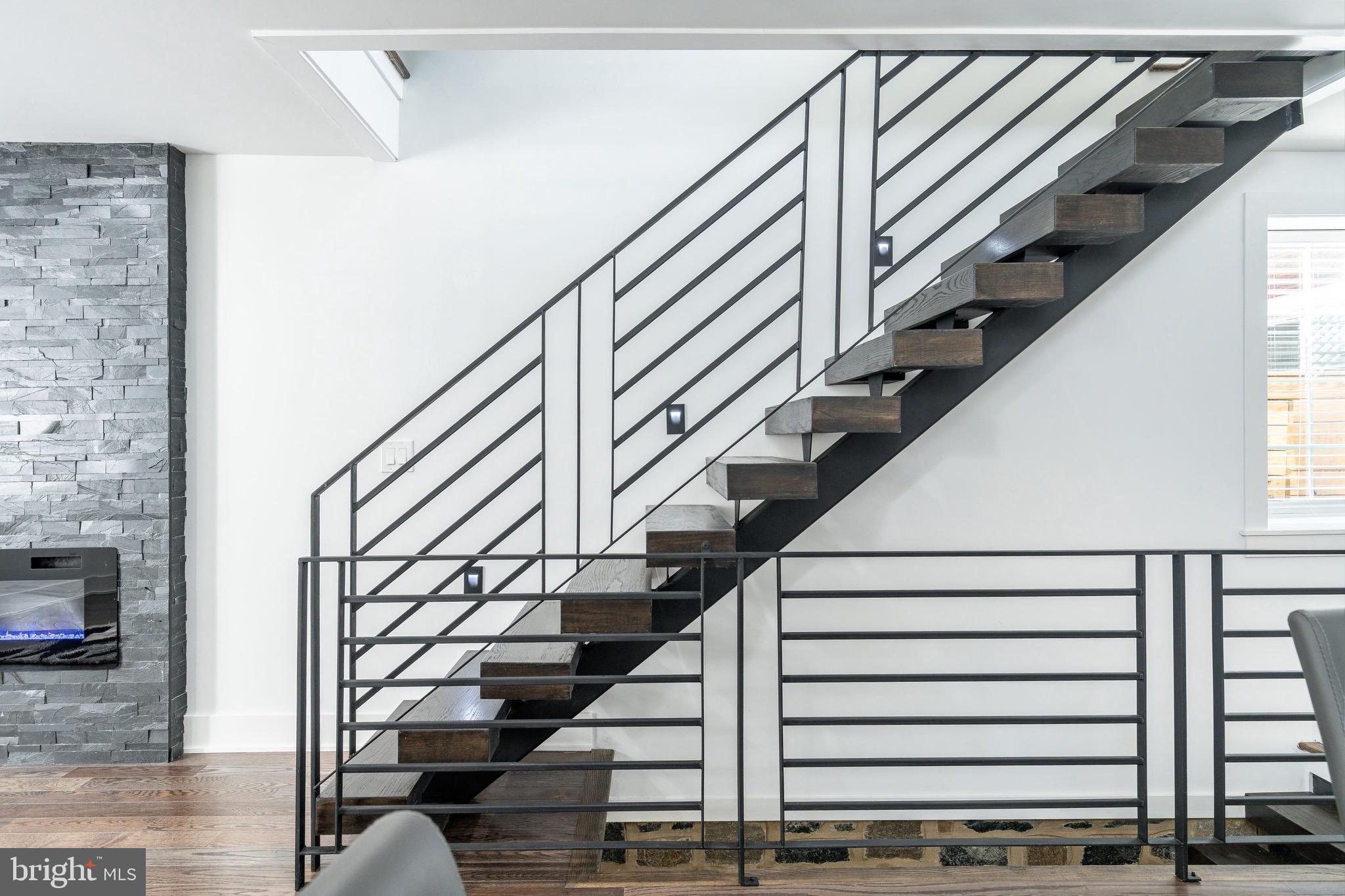 PORT RICHMOND - Residential Lease