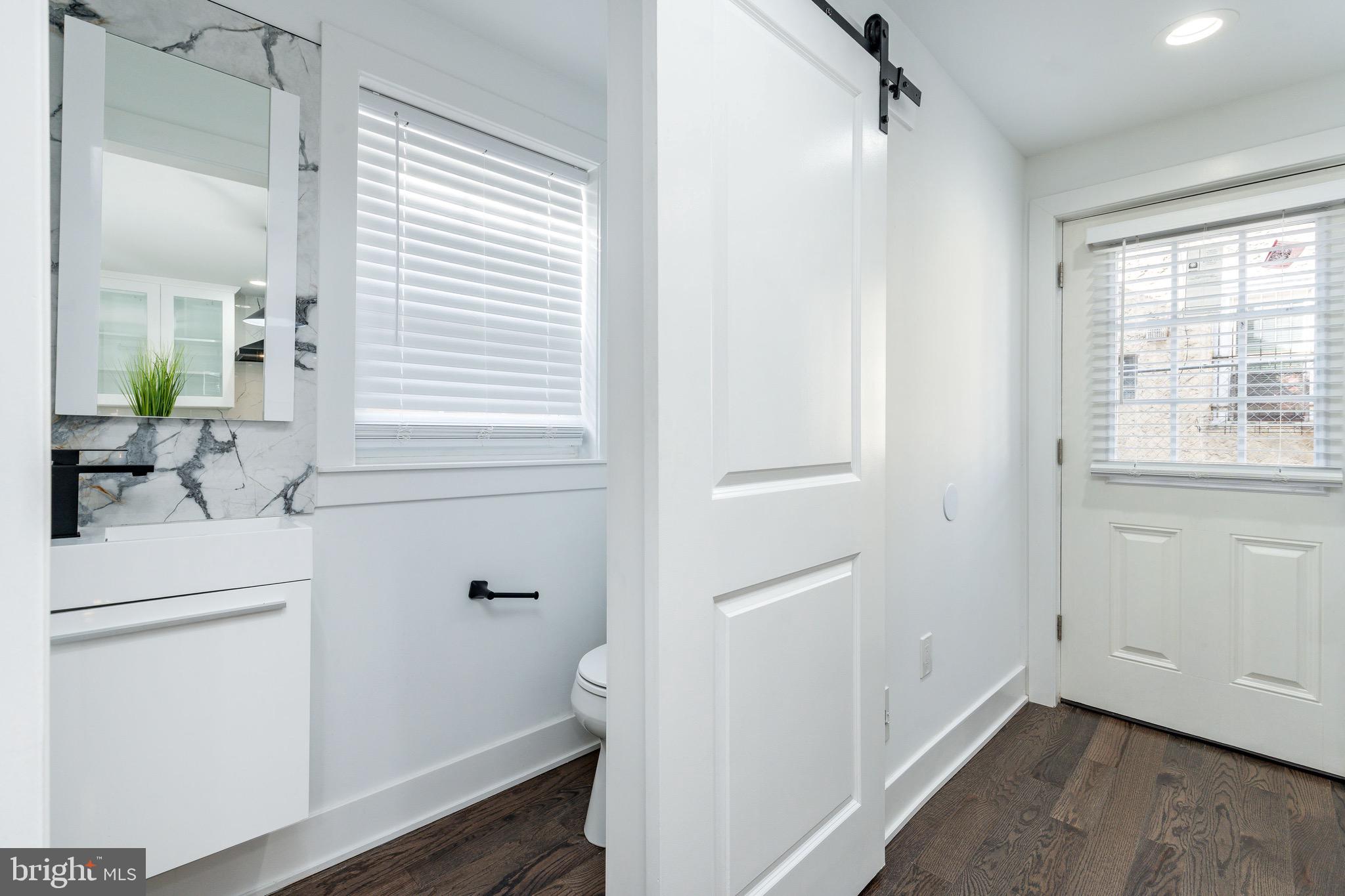 PORT RICHMOND - Residential Lease