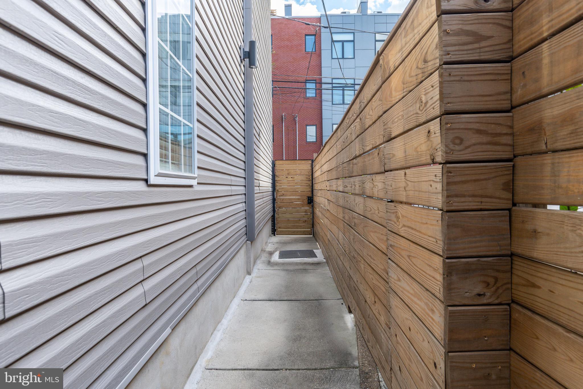 PORT RICHMOND - Residential Lease