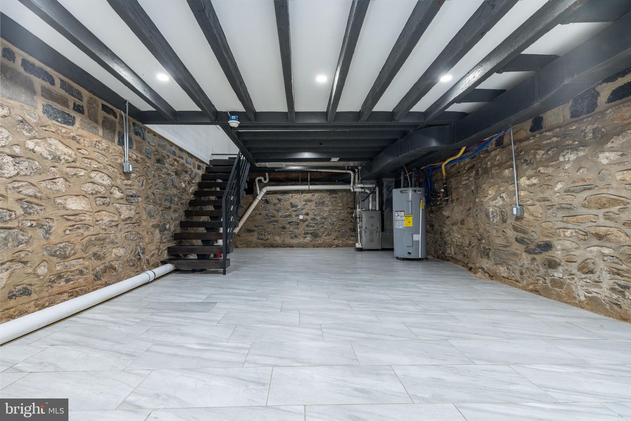 PORT RICHMOND - Residential Lease