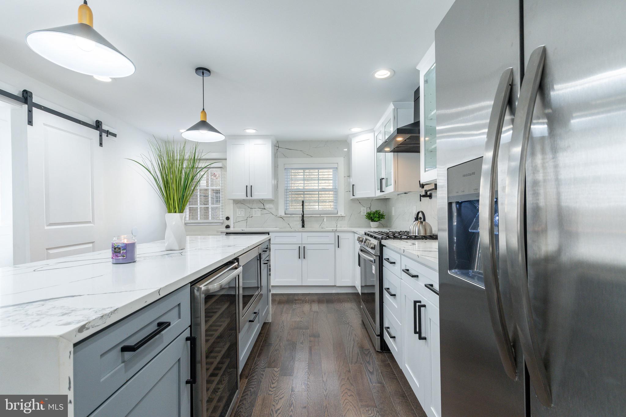 PORT RICHMOND - Residential Lease