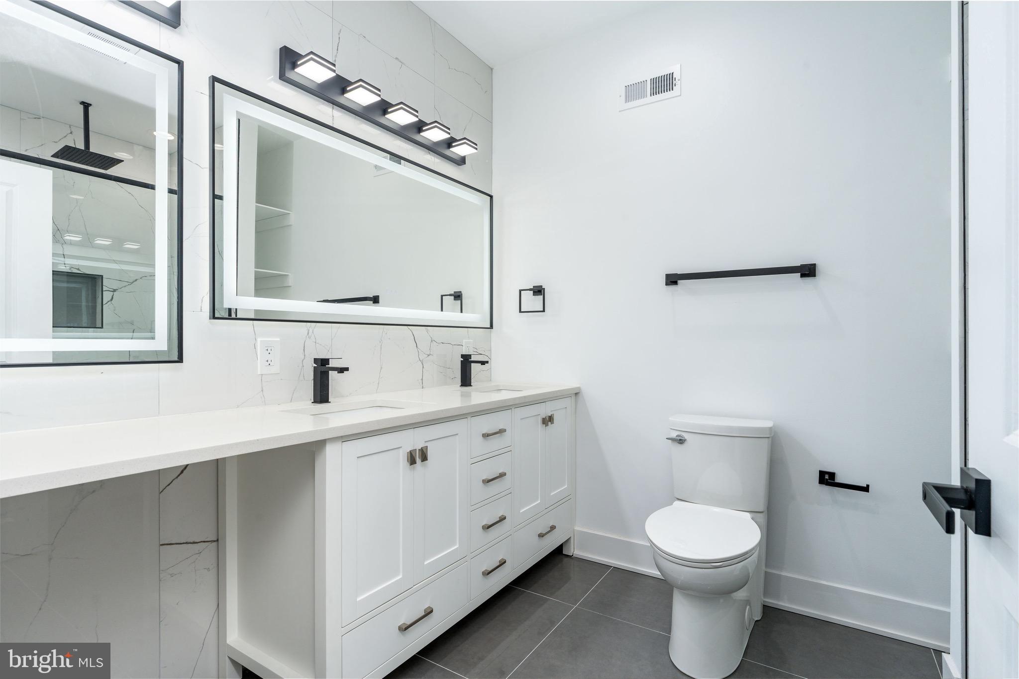 PORT RICHMOND - Residential Lease