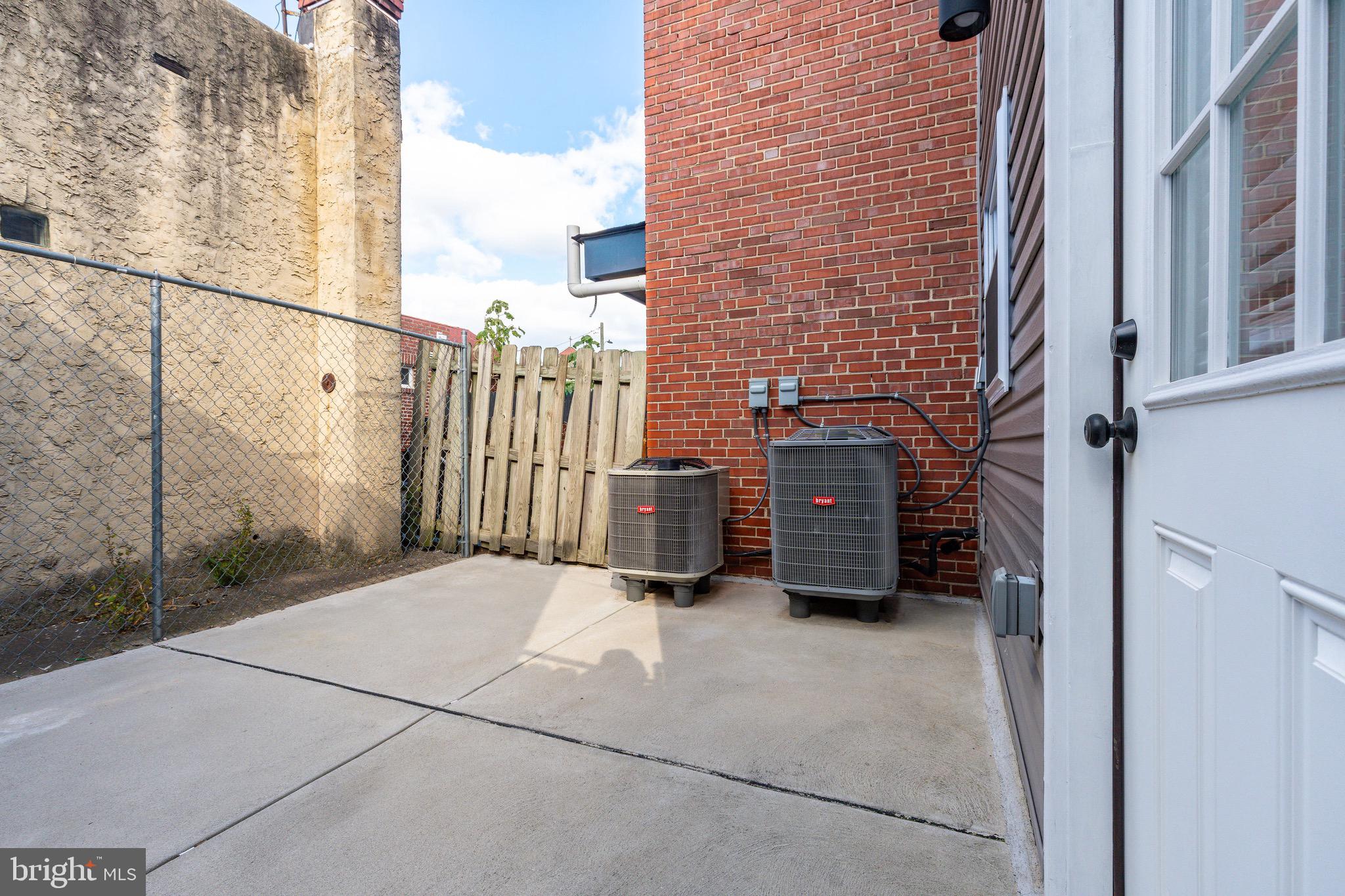 PORT RICHMOND - Residential Lease