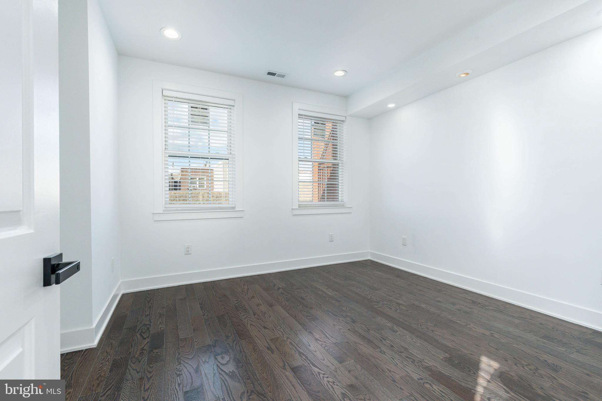 PORT RICHMOND - Residential Lease