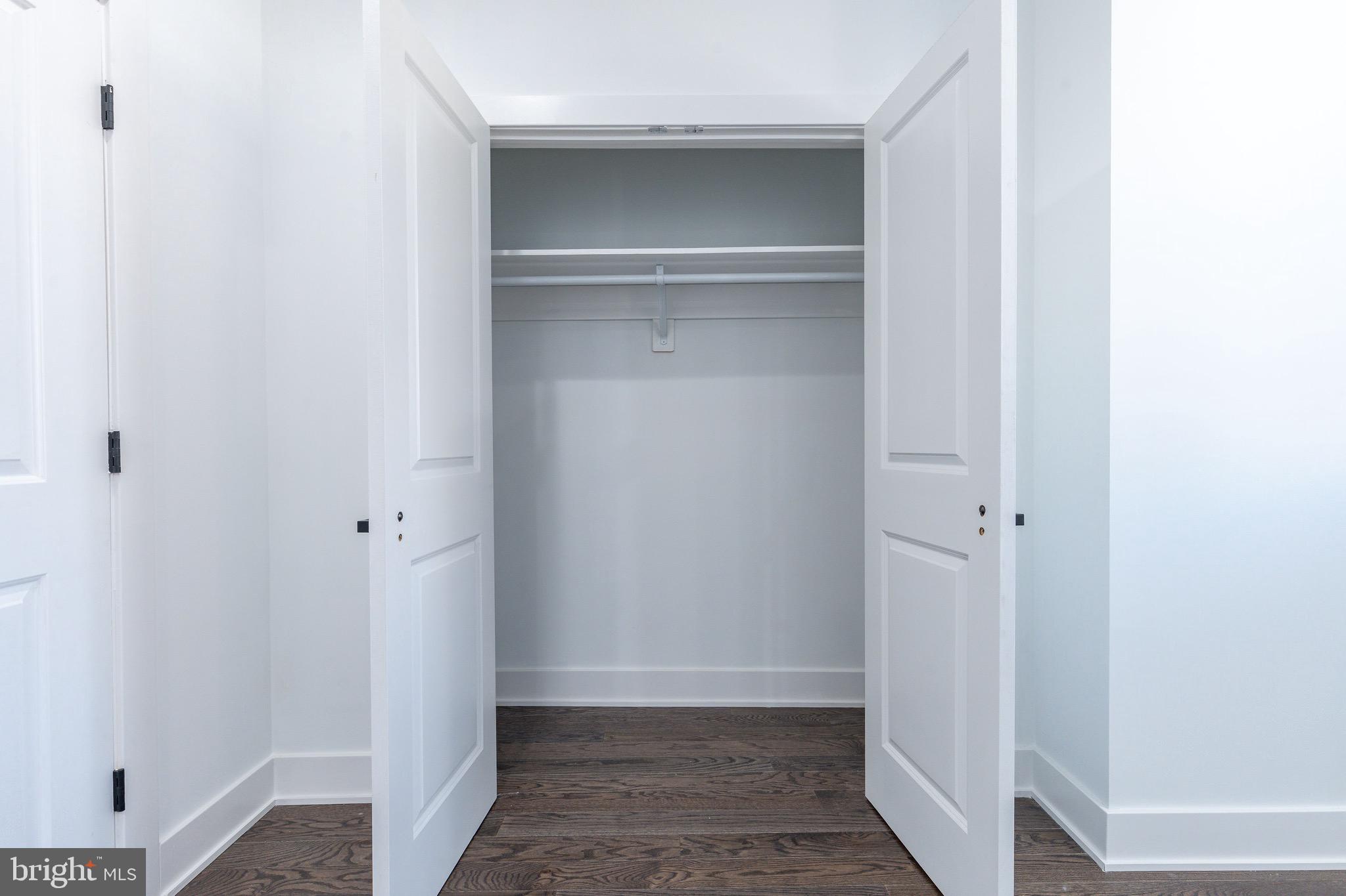 PORT RICHMOND - Residential Lease