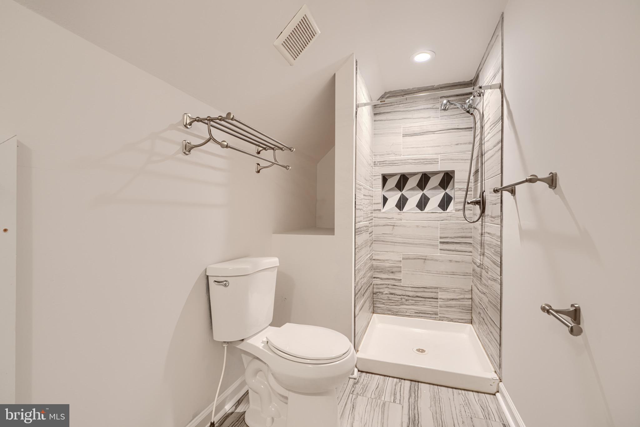 ESSEX - Residential Lease