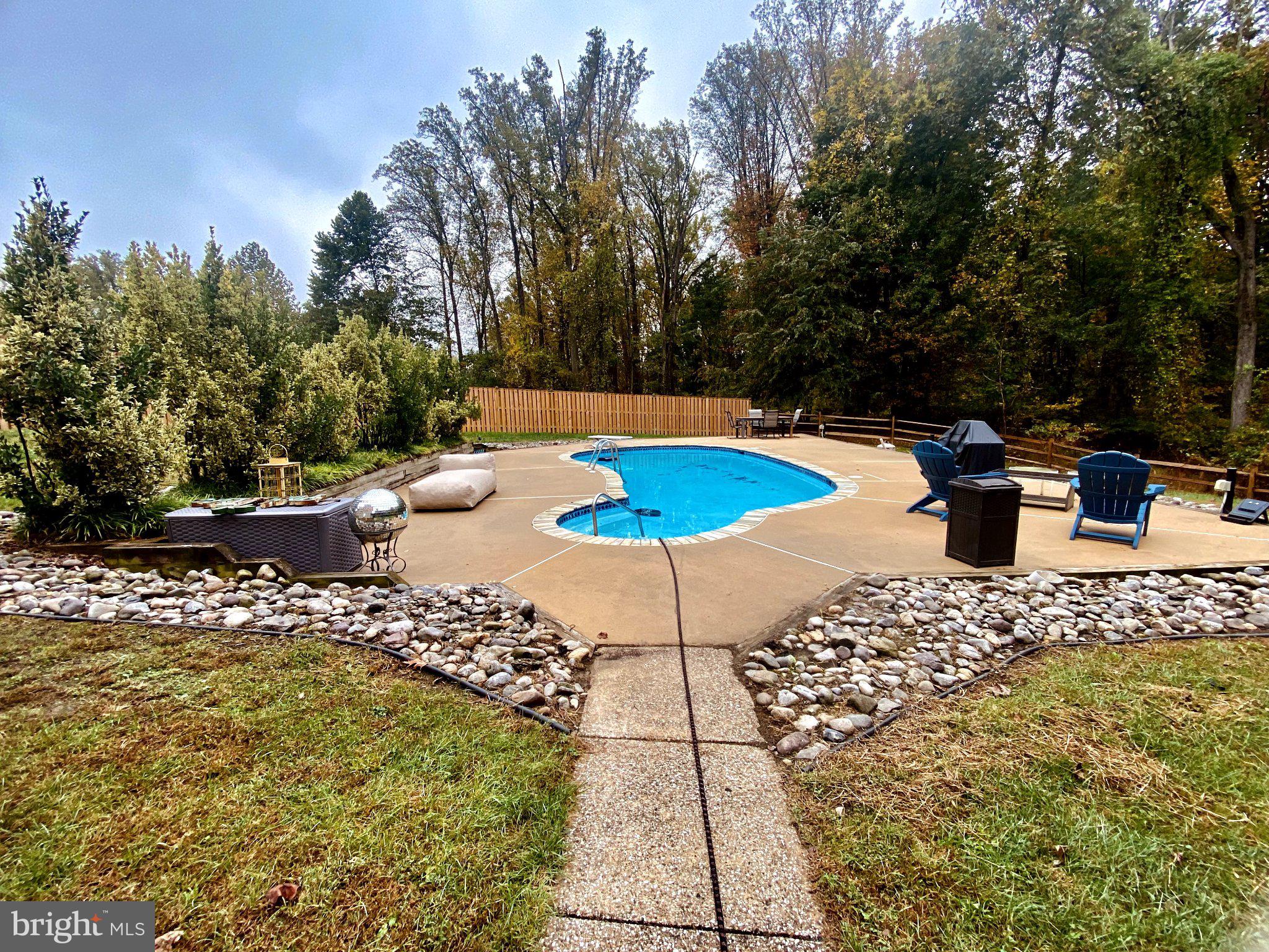 3900 FALLS RUN ROAD