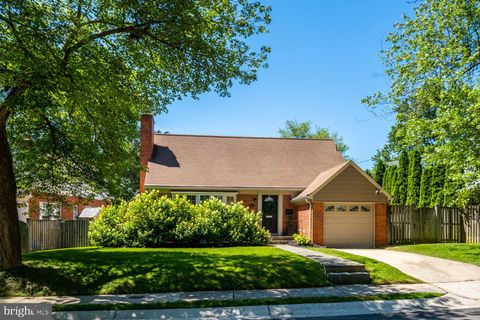 Photo of 5213 RAYLAND DR, BETHESDA, MD 20814 (MLS # MDMC2092506)