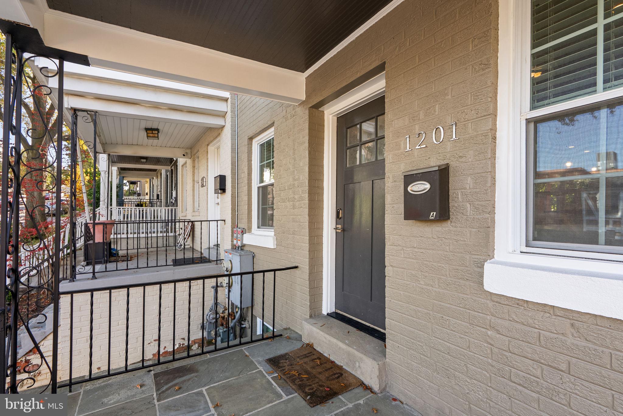 1201 QUEEN STREET NE