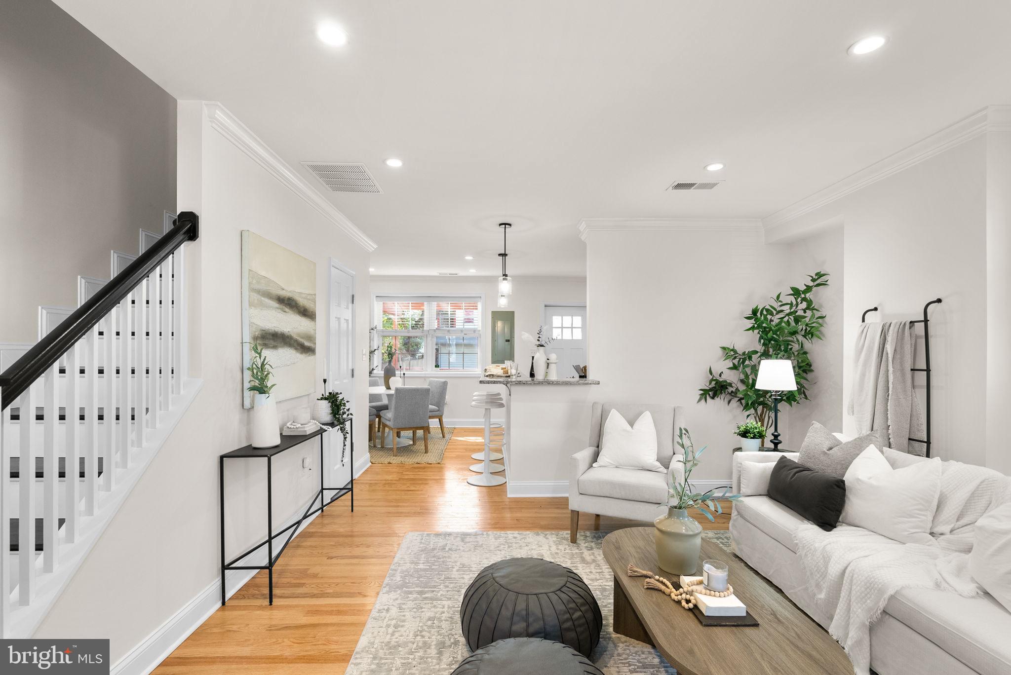 1201 QUEEN STREET NE