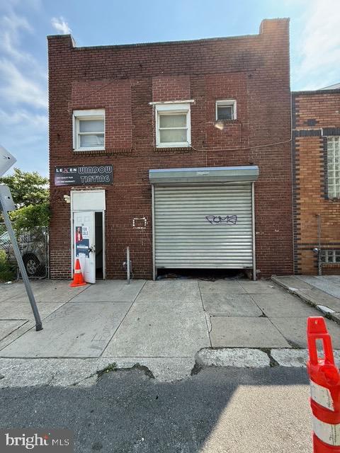 *Seller is offering $2,940.00 towards closing cost. Discover a fantastic commercial space tailored for your entrepreneurial vision. This versatile property features a first floor currently utilized for automotive services, including window tinting and a mechanic shop with a one-car bay. Complete with a small office and bathroom, this space has been successfully operated by its current tenant for the past 10 years, ensuring a solid foundation for your business.
The second floor offers even more potential, previously serving as a music studio and now converted into a two-bedroom apartment with a separate entrance. This layout not only provides additional income but also enhances the property’s overall value.
******All offers should be submitted through the listing agent 
With established clientele and immediate revenue potential, this income-generating property is a remarkable investment. Step through the door and start earning today—don’t miss this opportunity to secure a thriving business location! Sold As-Is
