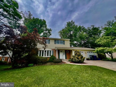 Photo of 8522 Fairburn Drive, SPRINGFIELD, VA 22152 (MLS # VAFX2315818)