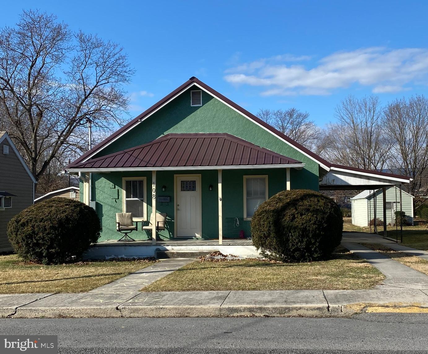 Fully remodeled in 2017. Original hardwood floors with some vinyl. Open living dining room plan. Agent owner.
