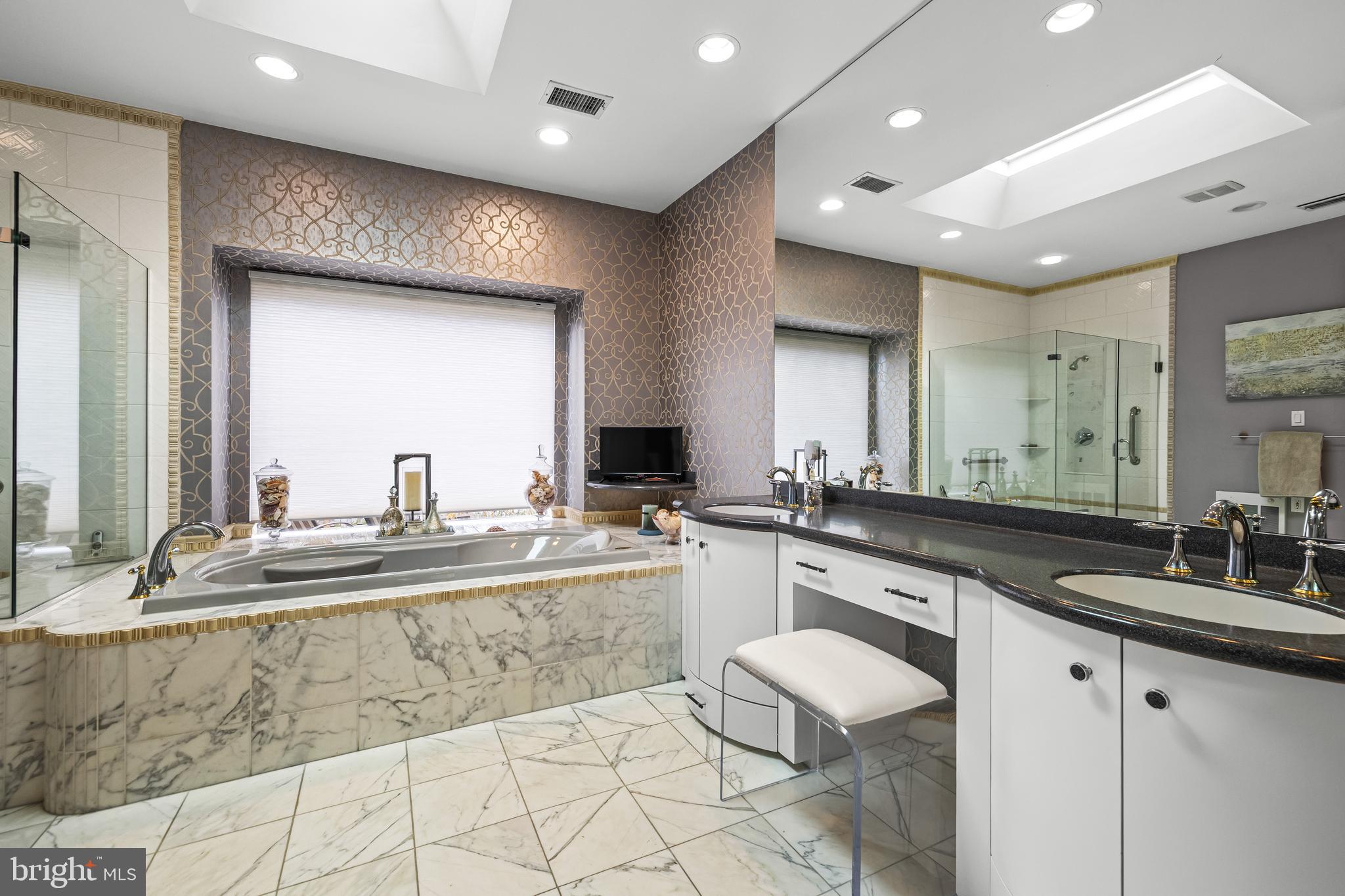 REGENCY PARK - Residential