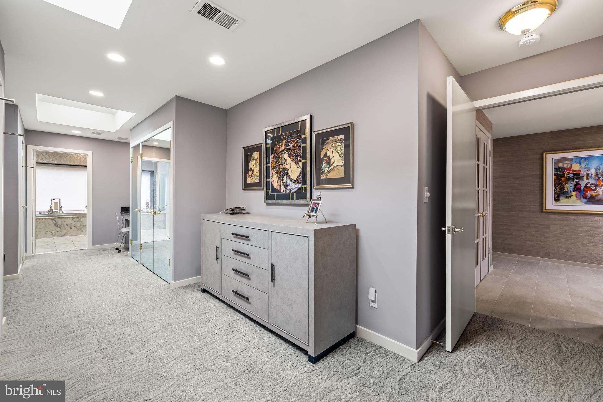 REGENCY PARK - Residential