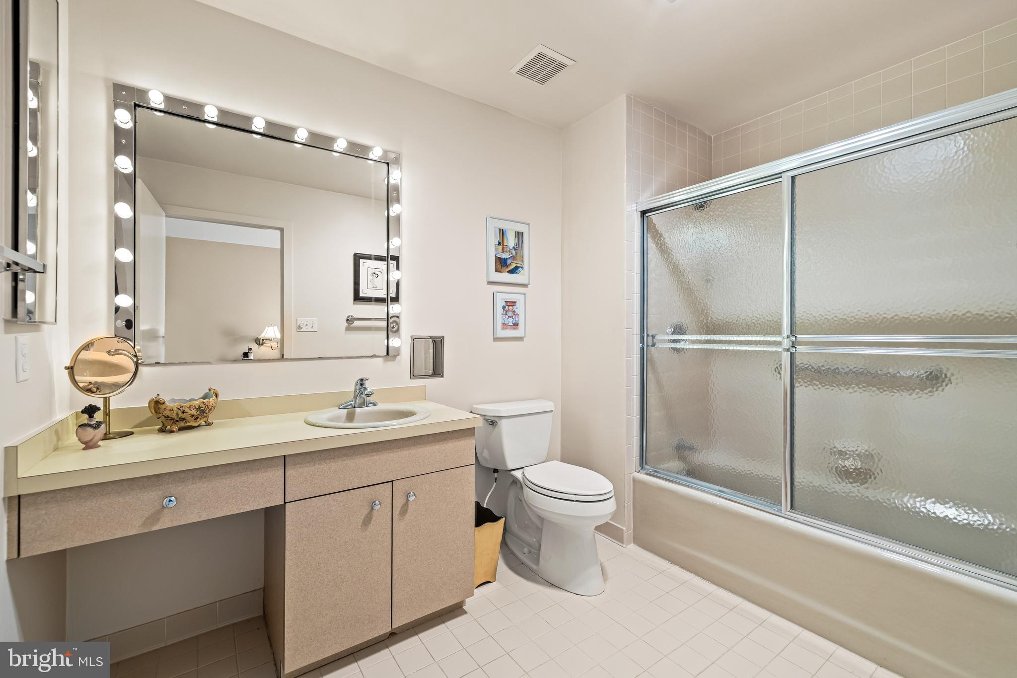 REGENCY PARK - Residential