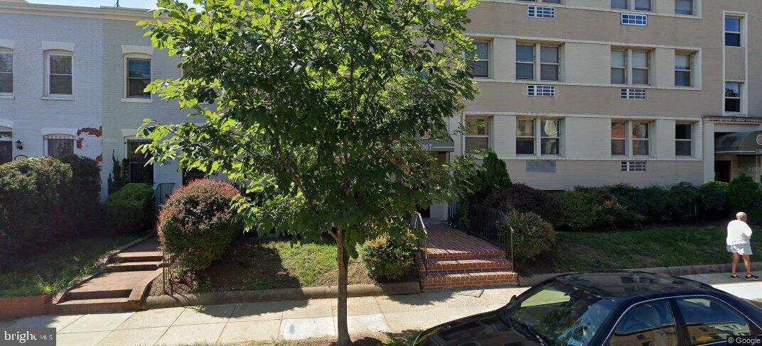 1367 K STREET SE B