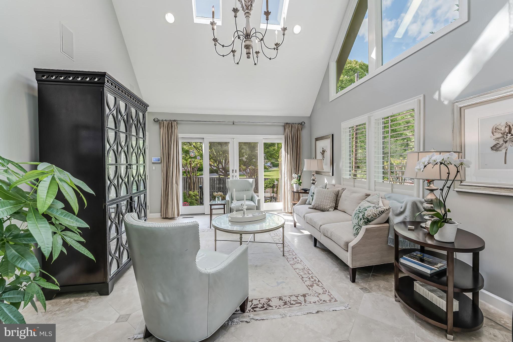 CHEVY CHASE HILLS - Residential