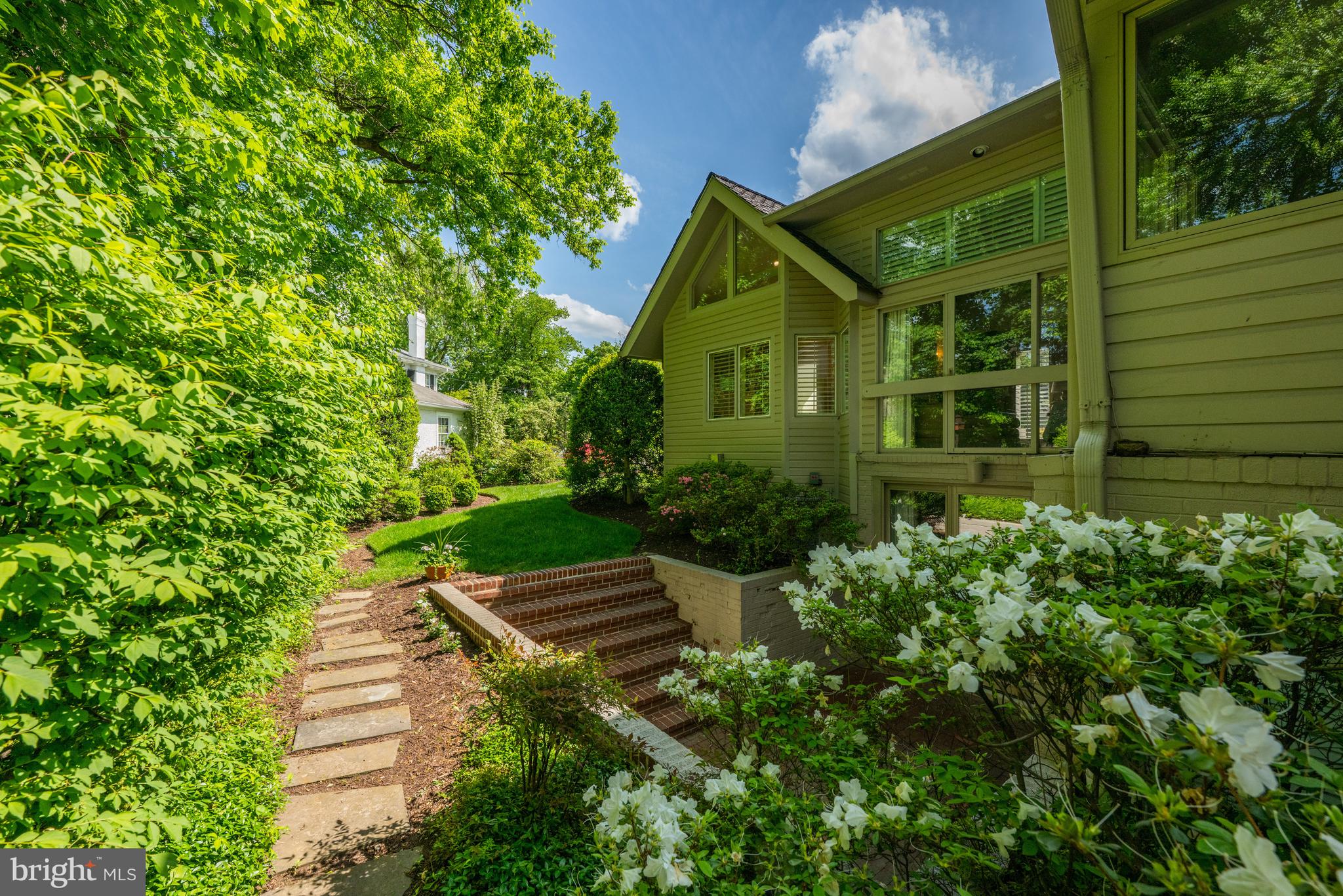 CHEVY CHASE HILLS - Residential