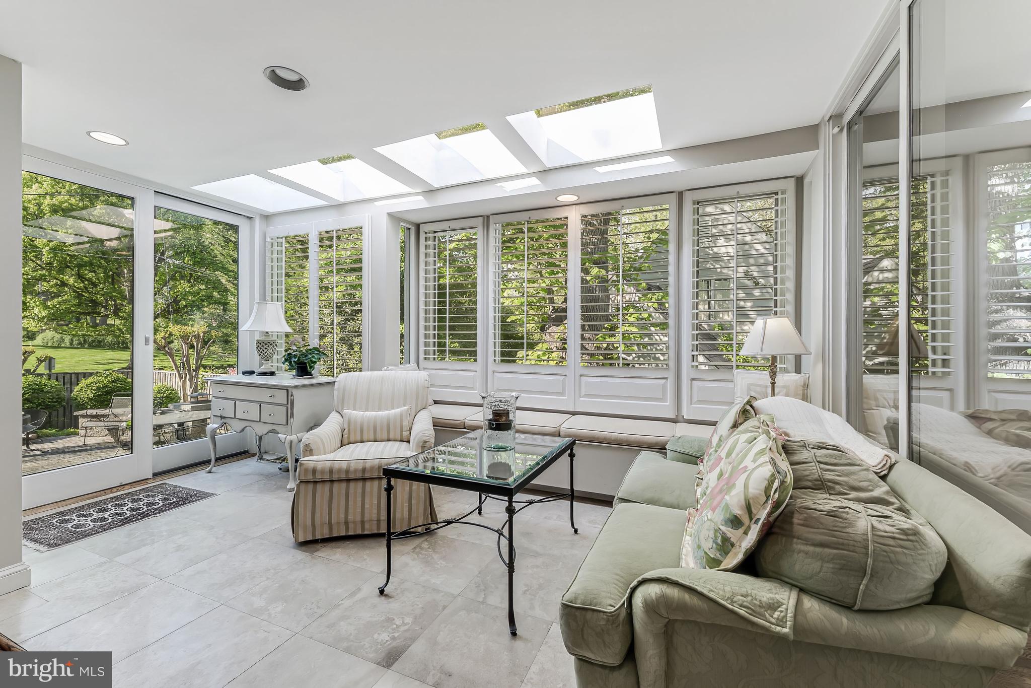 CHEVY CHASE HILLS - Residential