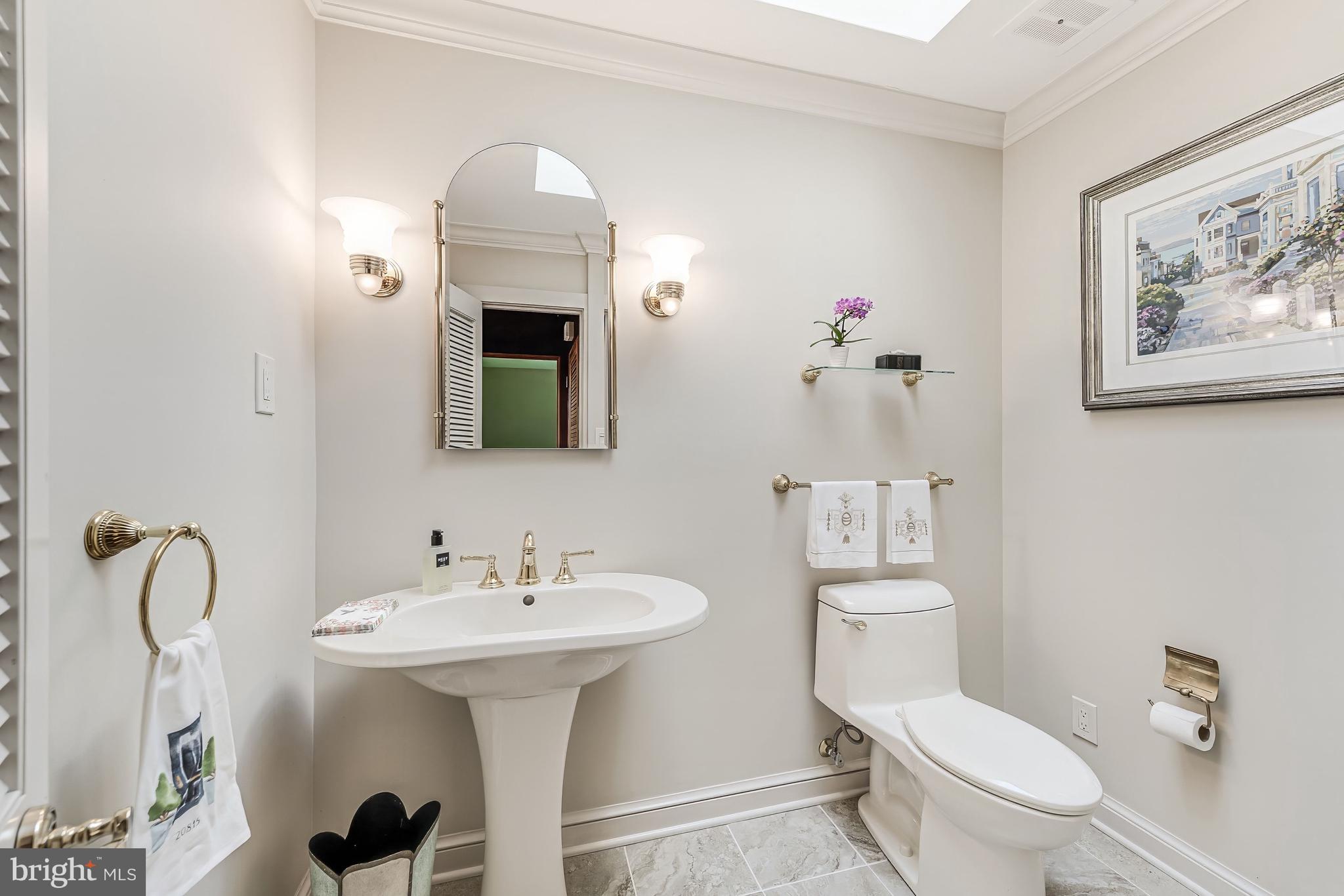 CHEVY CHASE HILLS - Residential