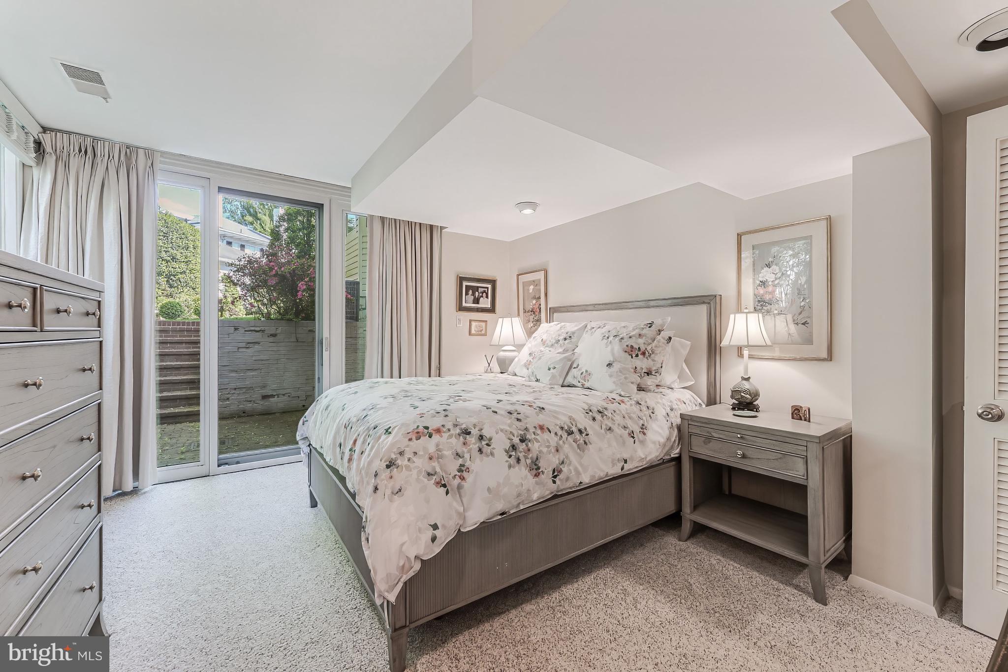 CHEVY CHASE HILLS - Residential