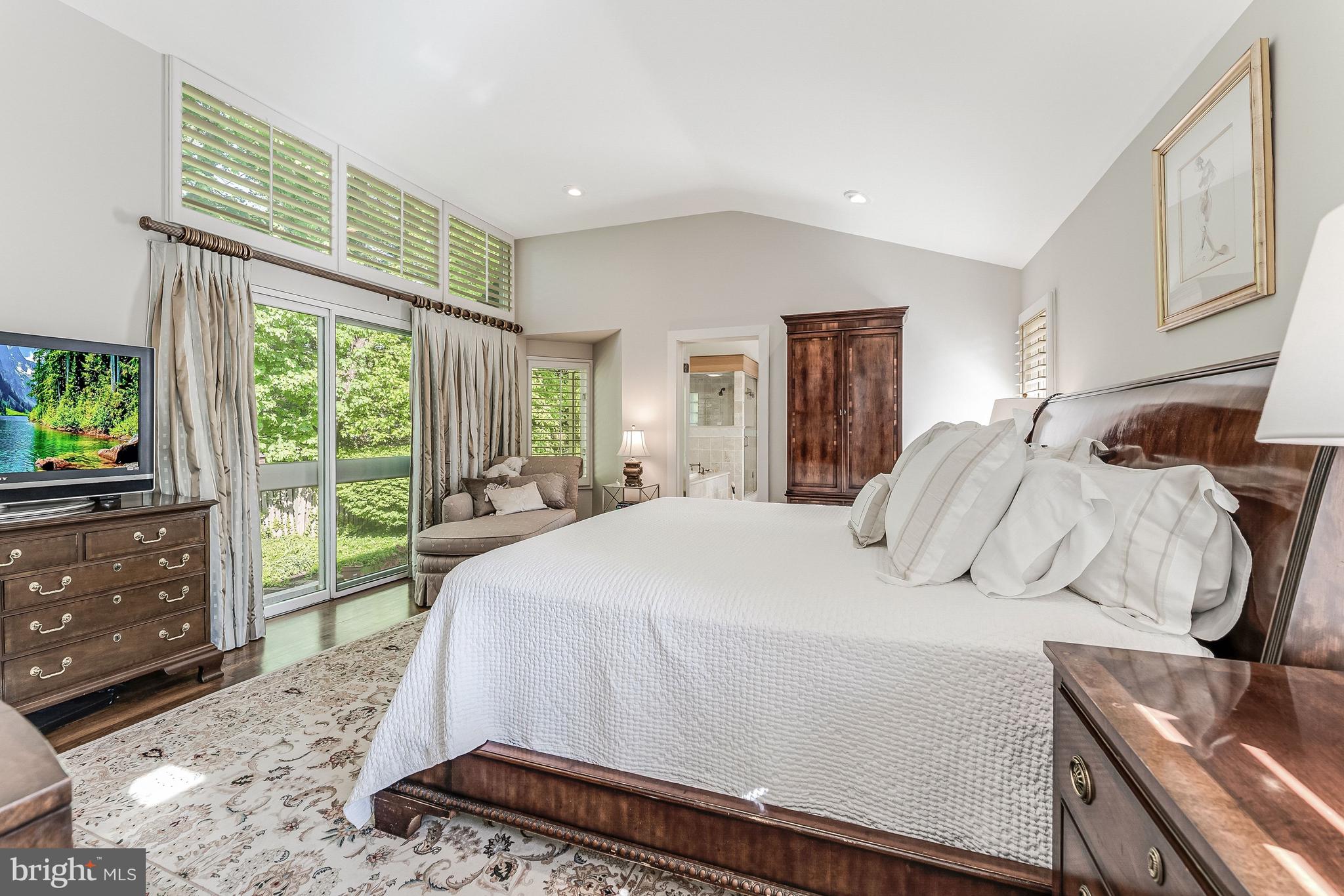 CHEVY CHASE HILLS - Residential