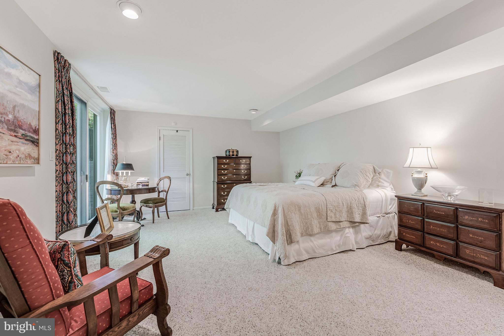 CHEVY CHASE HILLS - Residential