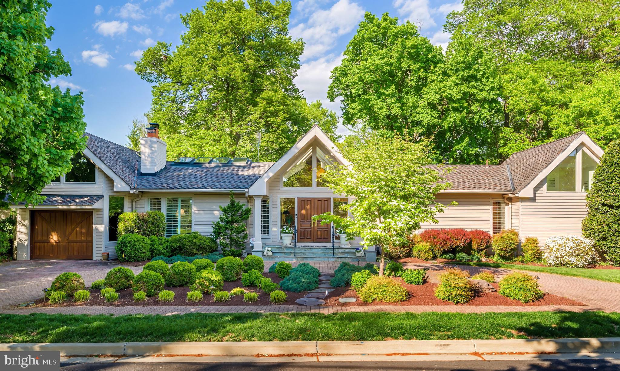 CHEVY CHASE HILLS - Residential