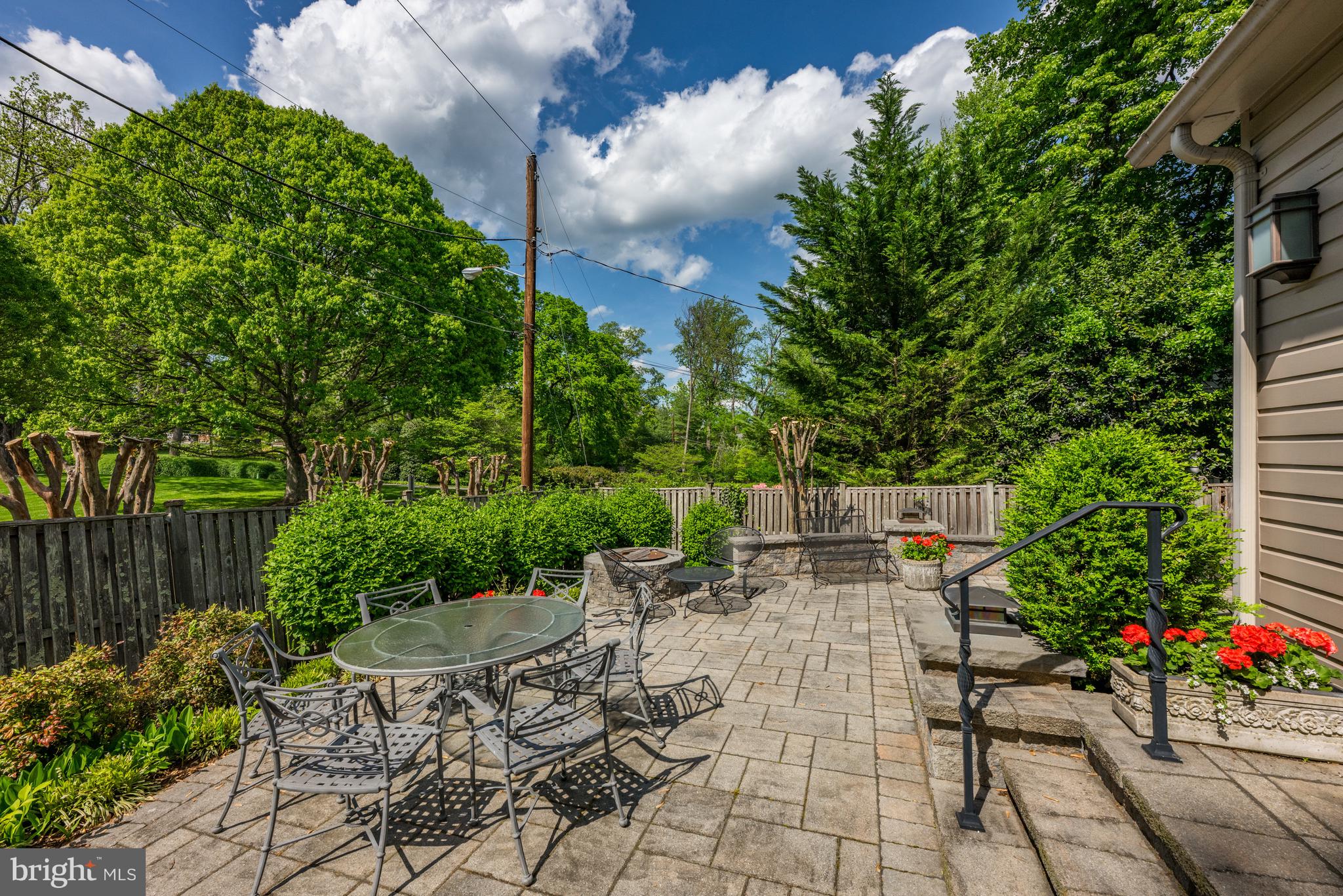 CHEVY CHASE HILLS - Residential