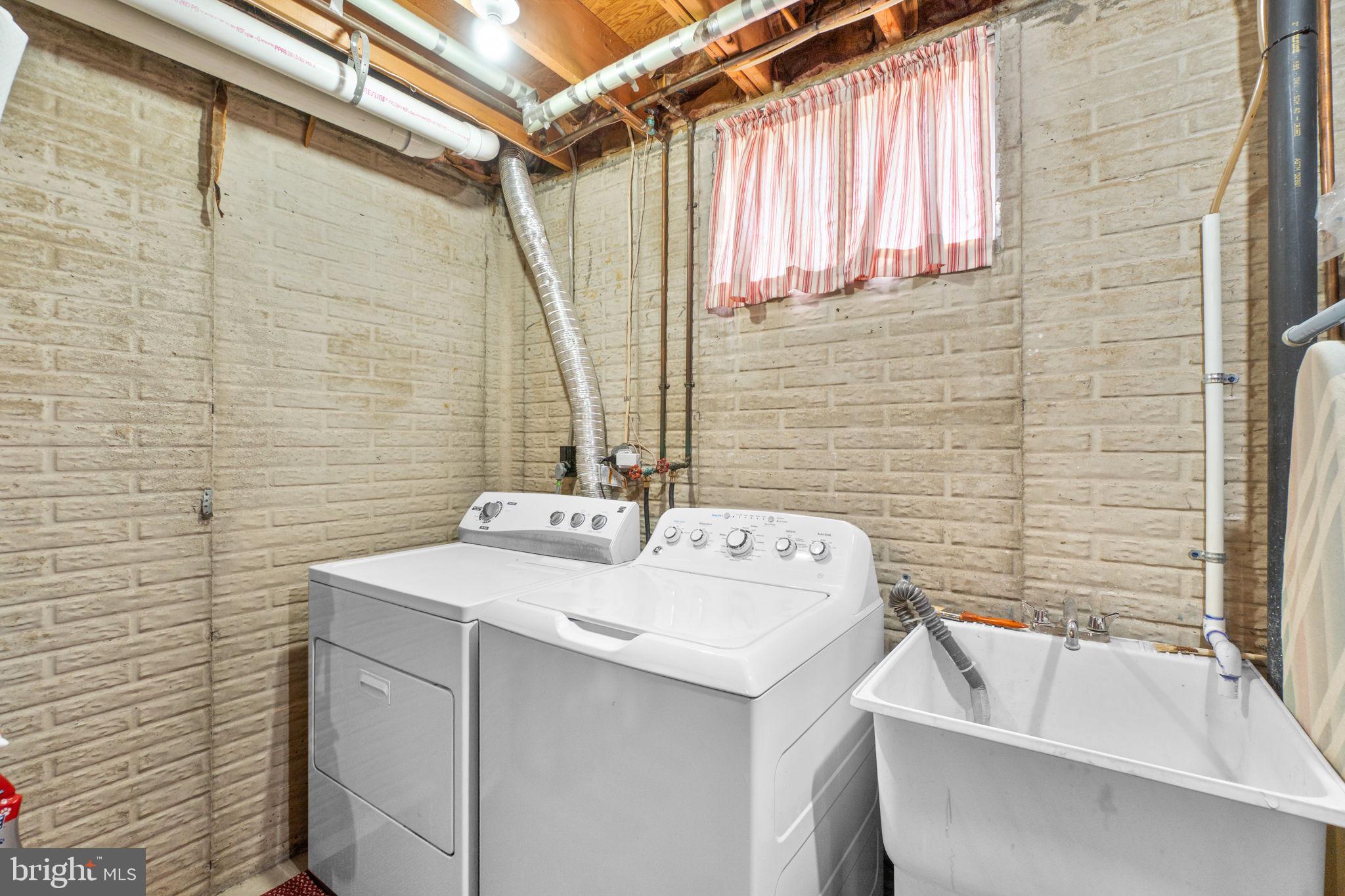 STRAWBRIDGE ESTATES - Residential