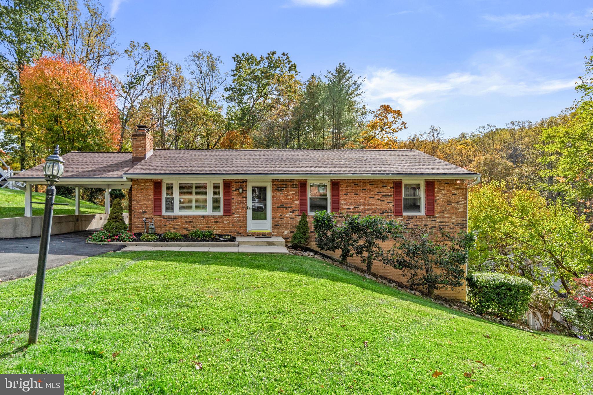 1505 WOODRIDGE LANE