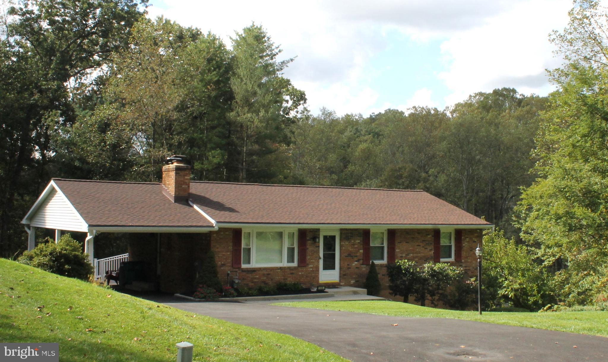 1505 WOODRIDGE LANE