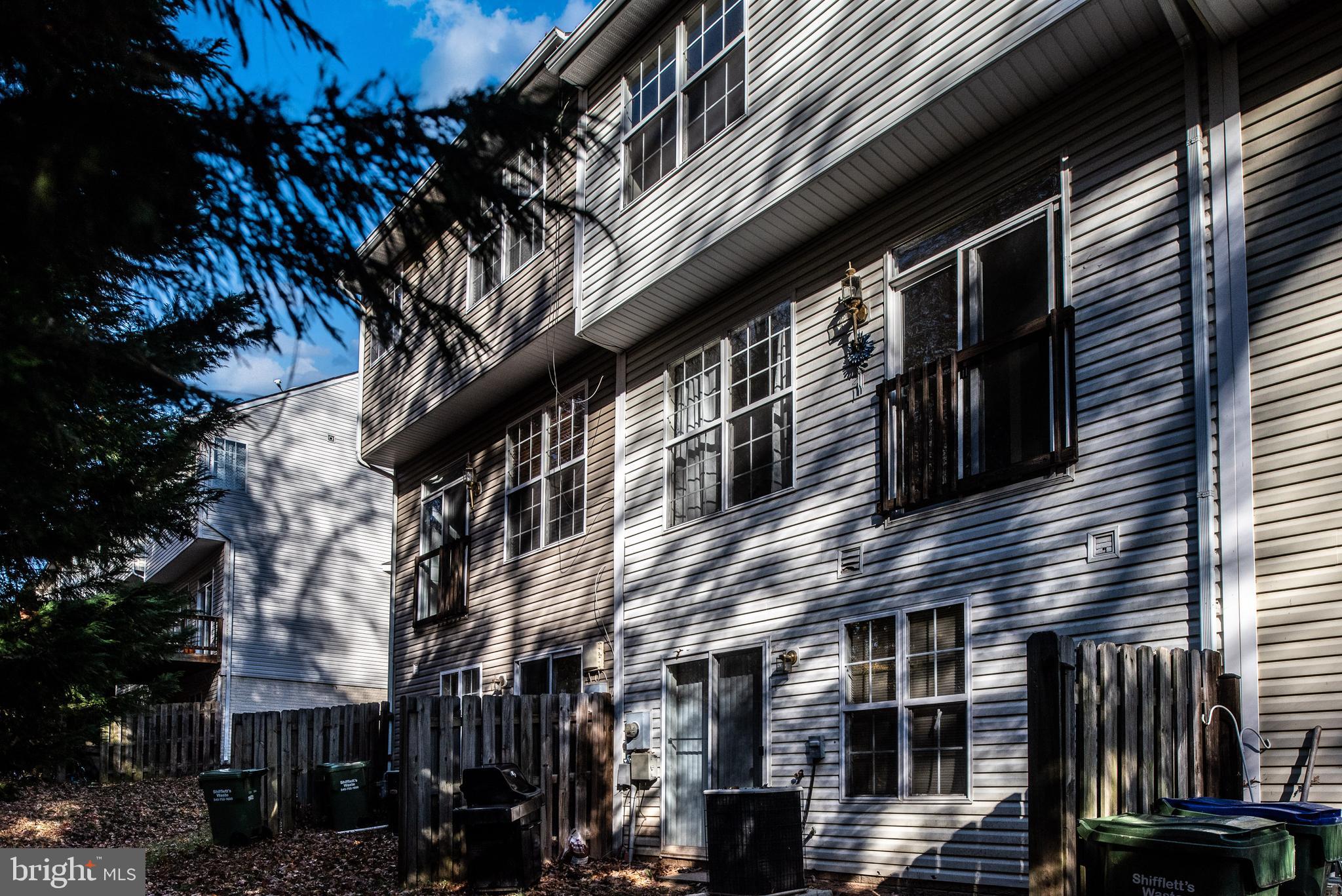 LAFAYETTE VILLAGE - Residential