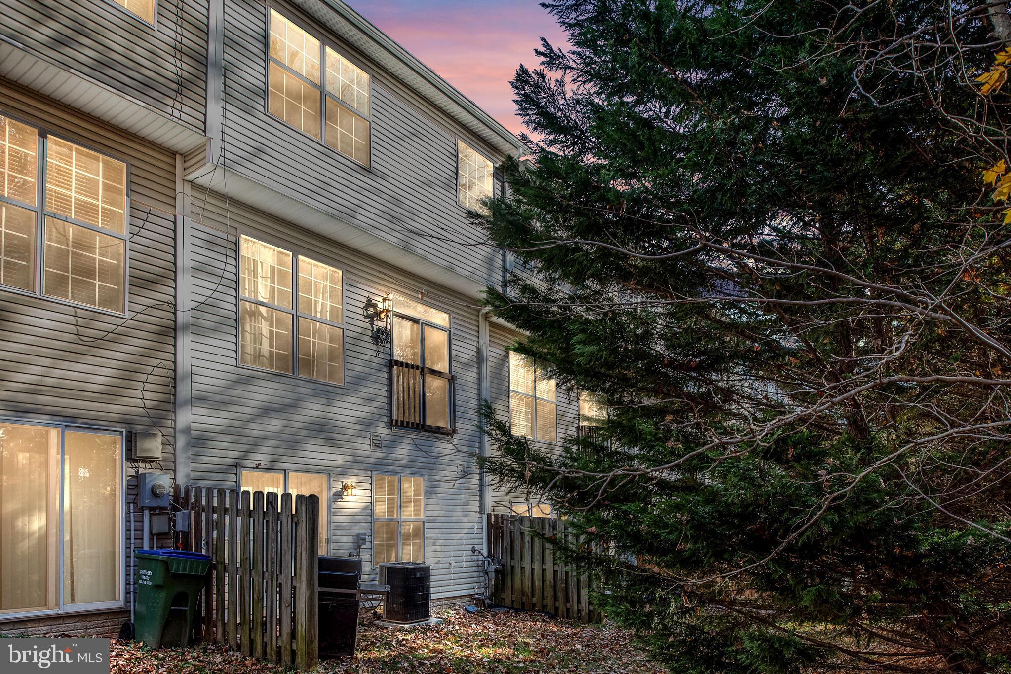 LAFAYETTE VILLAGE - Residential