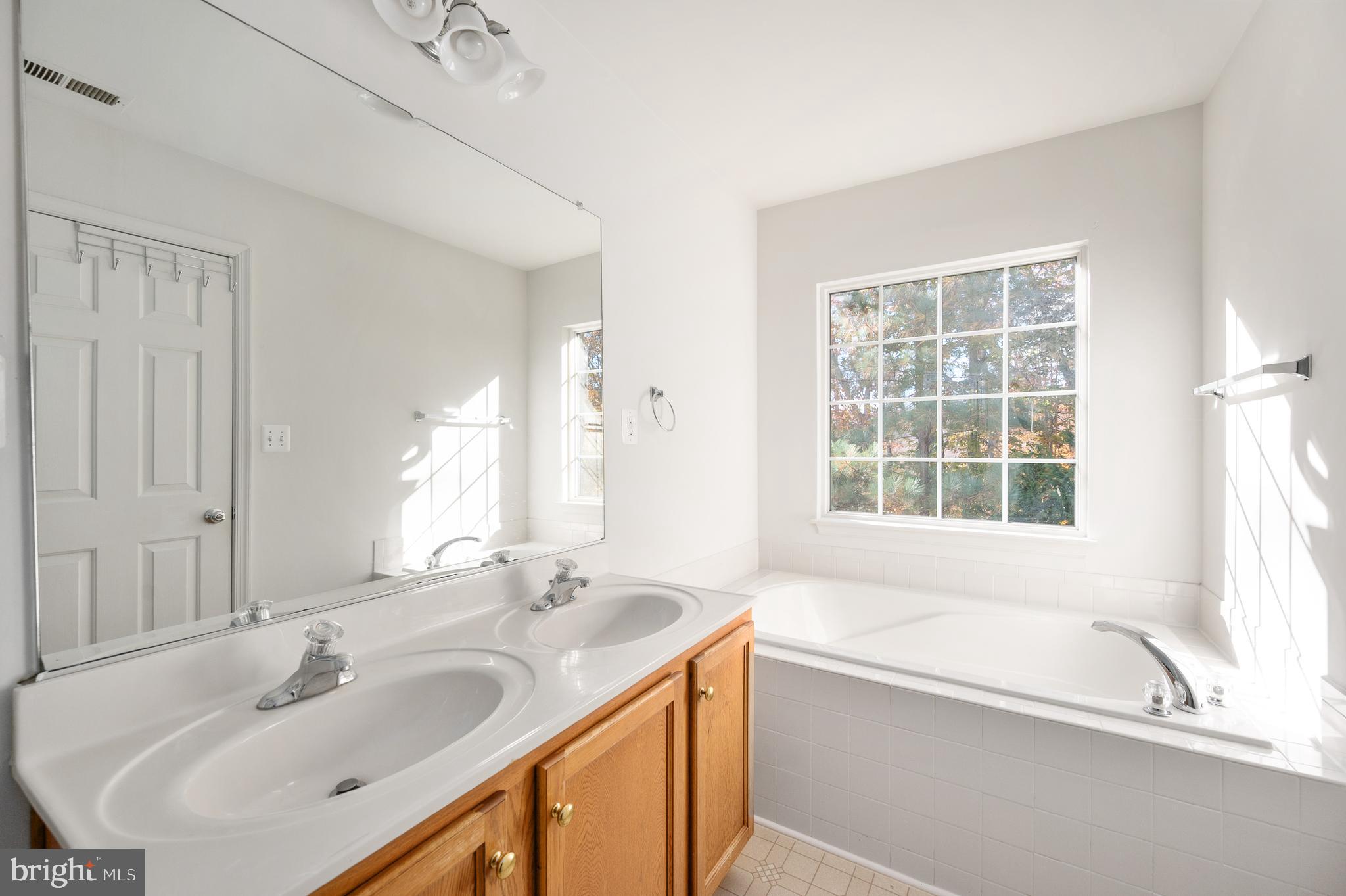 LAFAYETTE VILLAGE - Residential