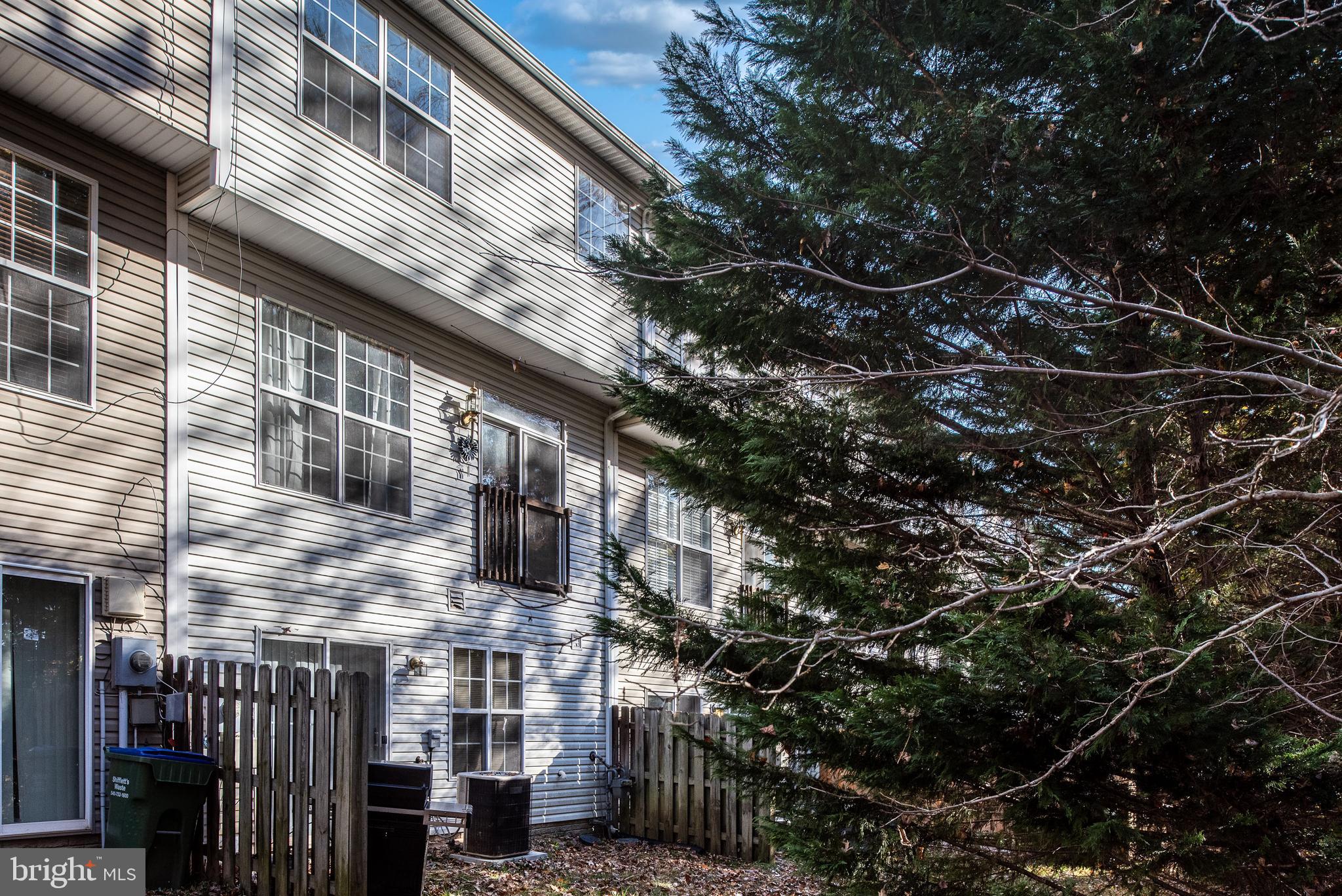 LAFAYETTE VILLAGE - Residential