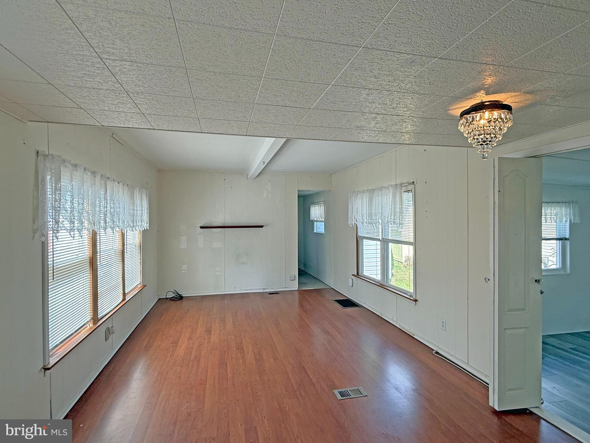 19606 QUEEN STREET 31