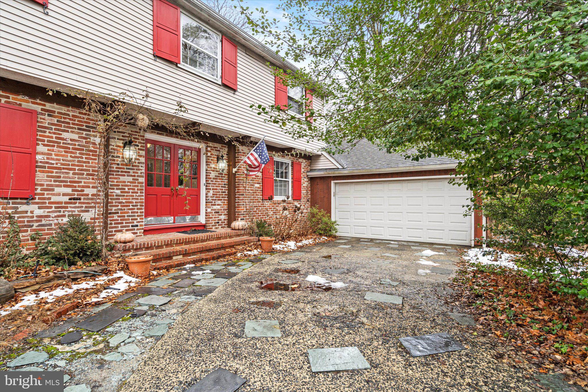 118 W RIDING ROAD