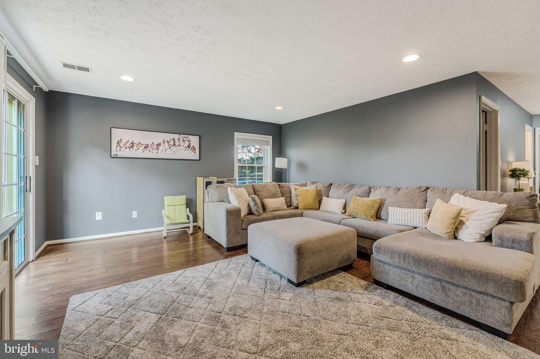 FOX MILL ESTATES - Residential