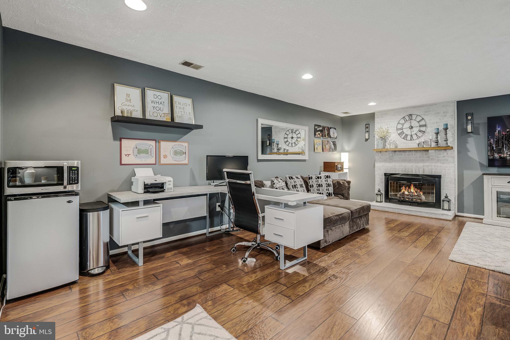 FOX MILL ESTATES - Residential