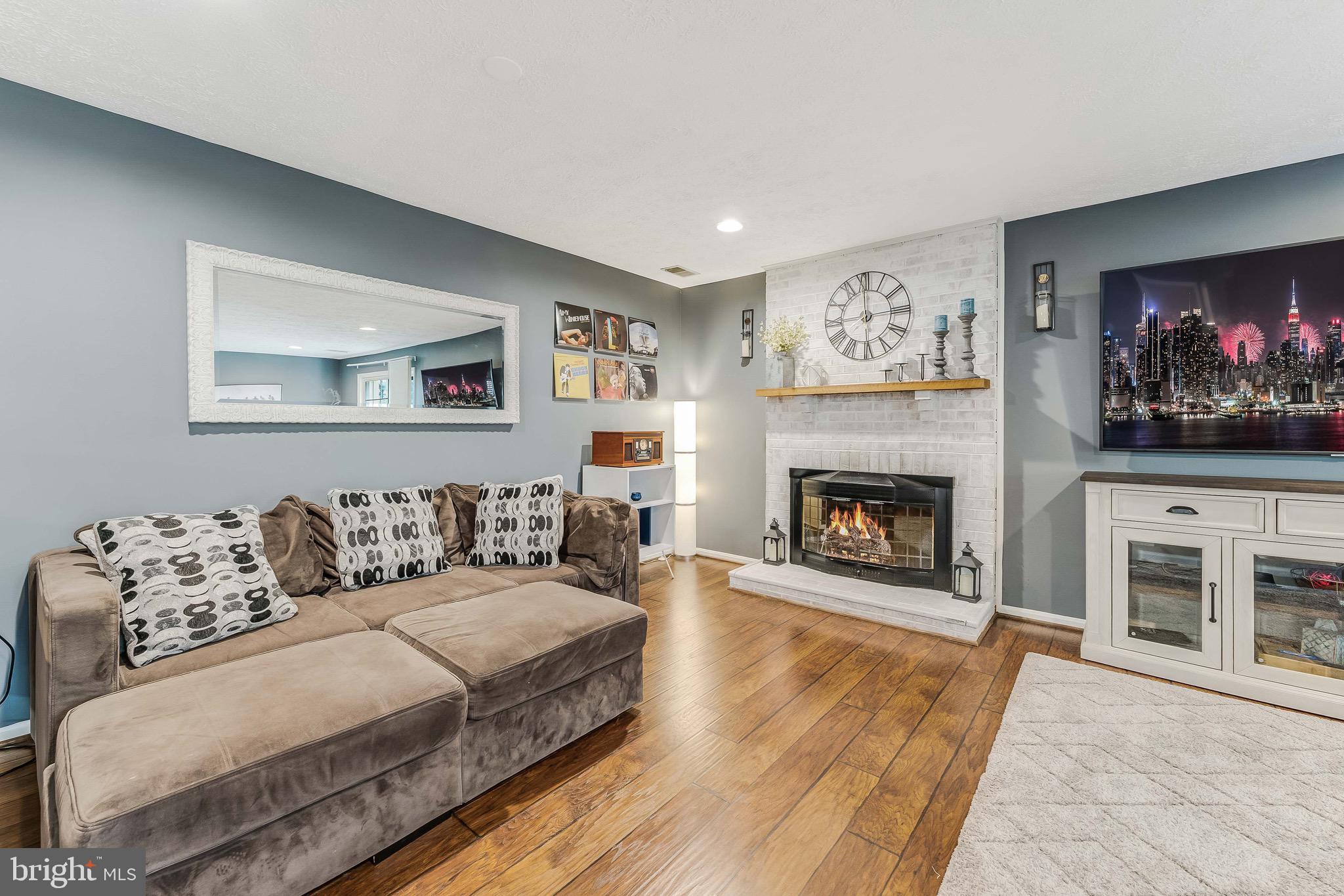 FOX MILL ESTATES - Residential