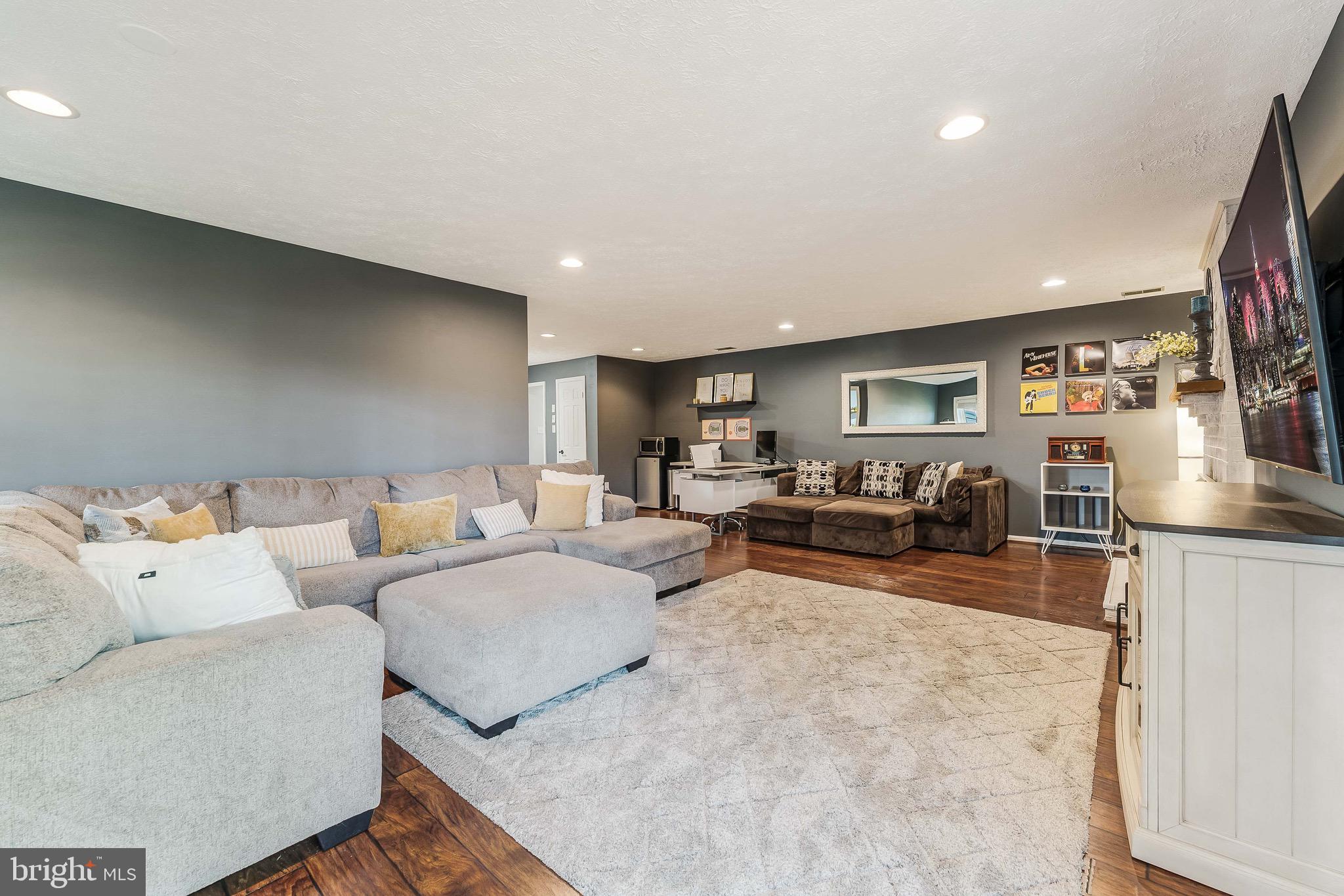 FOX MILL ESTATES - Residential